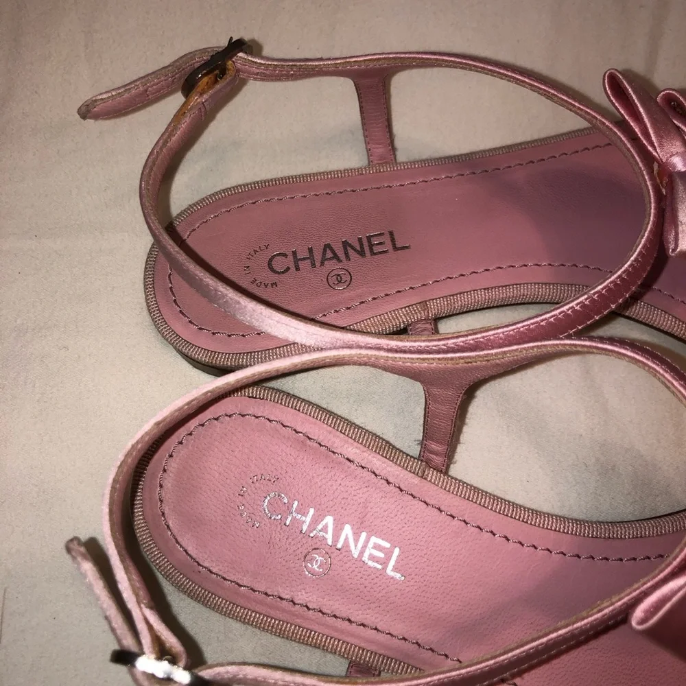 CHANEL step out